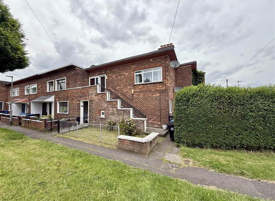 13b The Straight, Cregagh Estate, Belfast, BT6 0EP photo