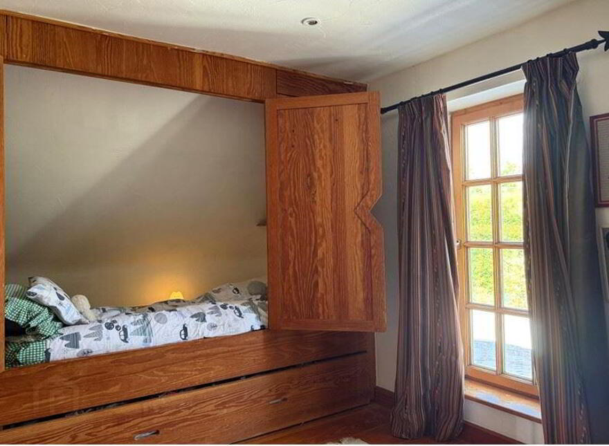 Four Blues Gloun, Schull, West, P81V202