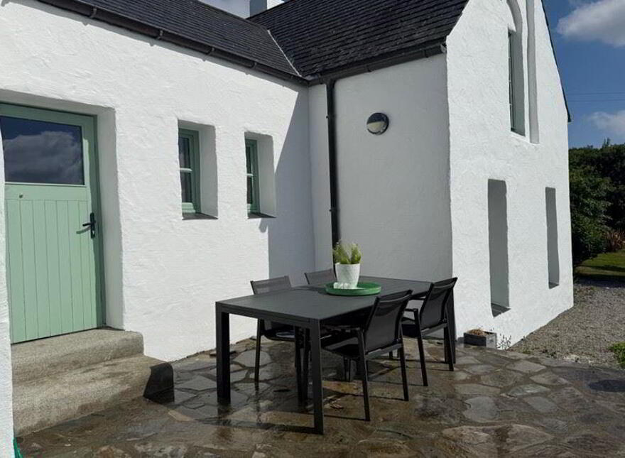 Four Blues Gloun, Schull, West, P81V202