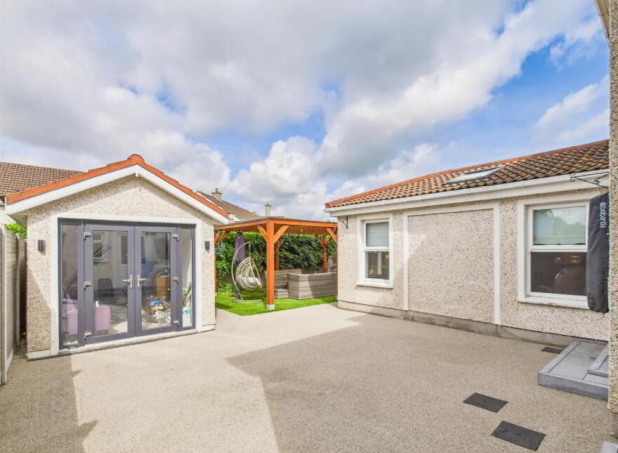 15 Hazelwood, Dublin Road, Thurles, E41T1D2