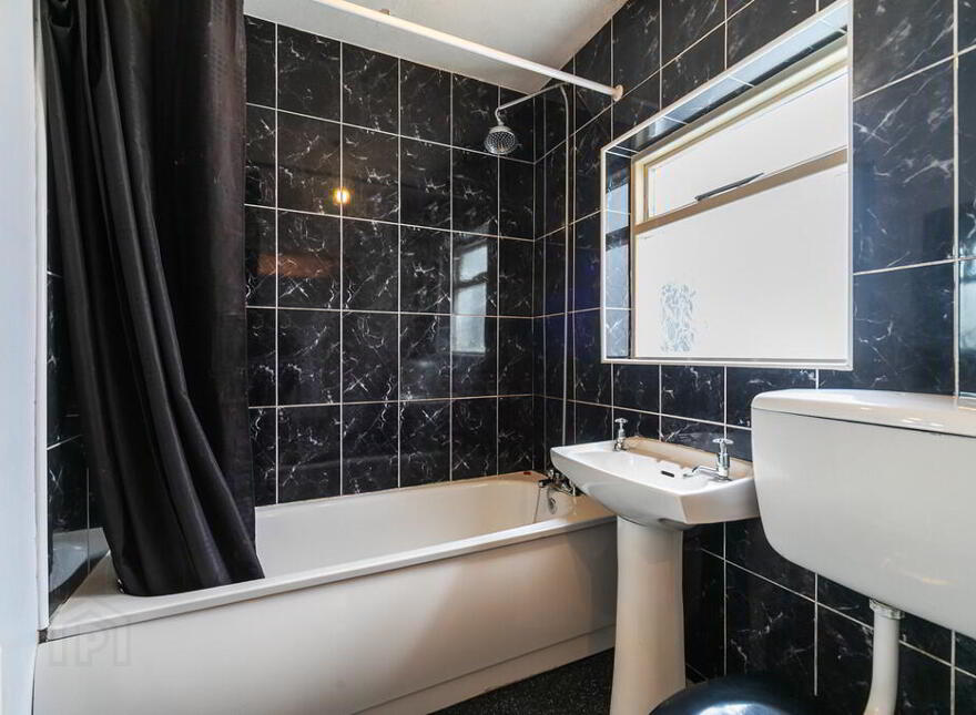 93 Edenderry Village, Belfast, BT8 8LG