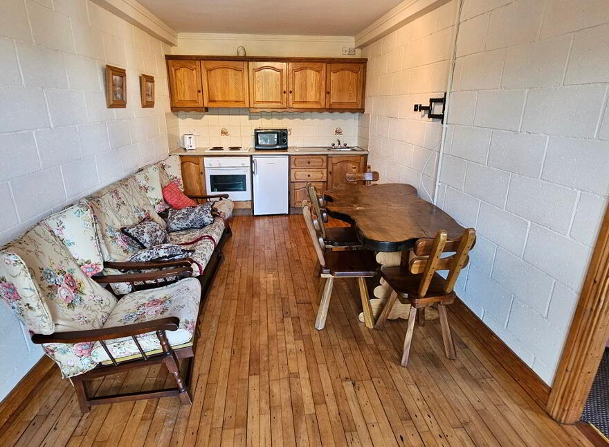 Main Street, Killeshandra, H12E3X6
