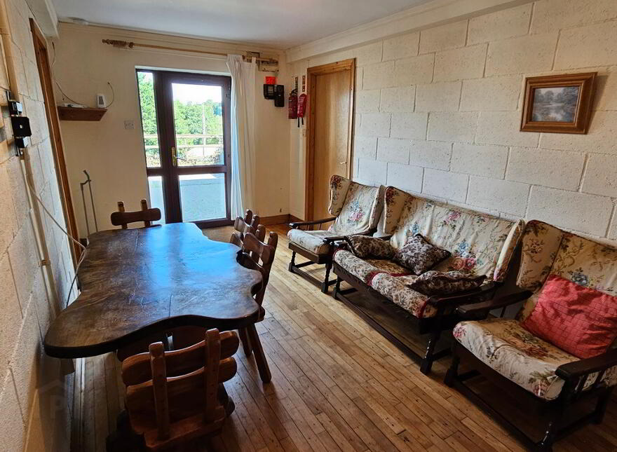 Main Street, Killeshandra, H12E3X6