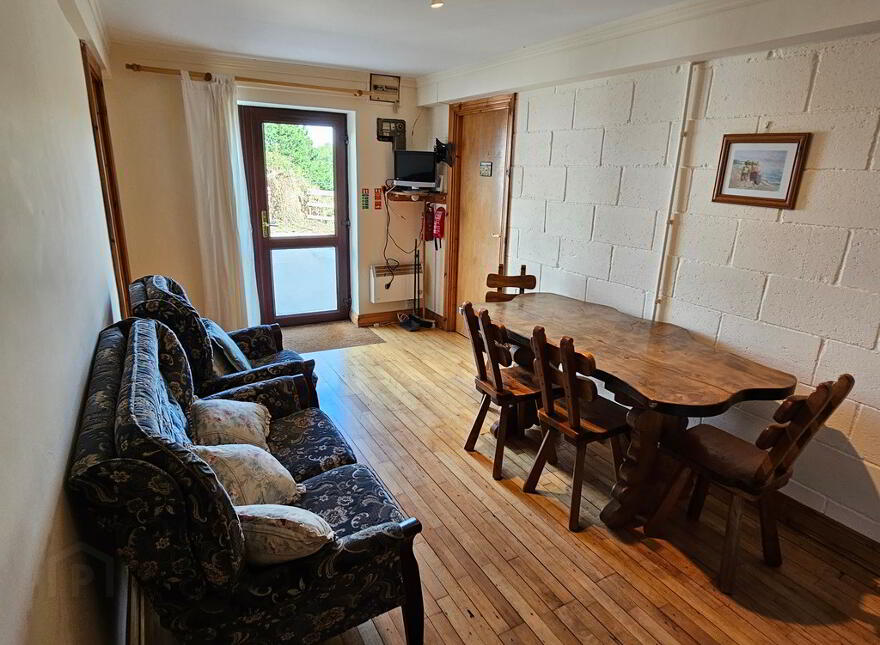 Main Street, Killeshandra, H12E3X6