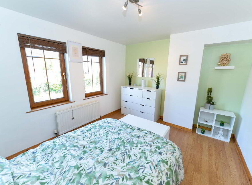17 Kinnegar Drive, Holywood, BT18 9JQ