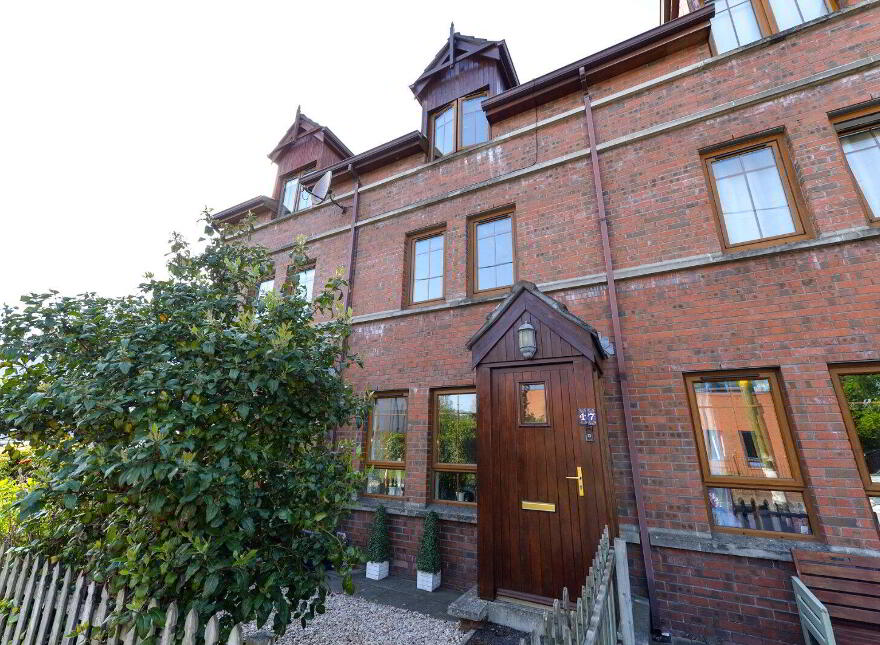 17 Kinnegar Drive, Holywood, BT18 9JQ