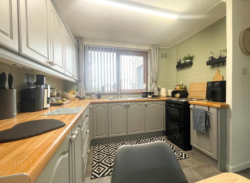 7 Crocknamack Square, Portrush, BT56 8LE