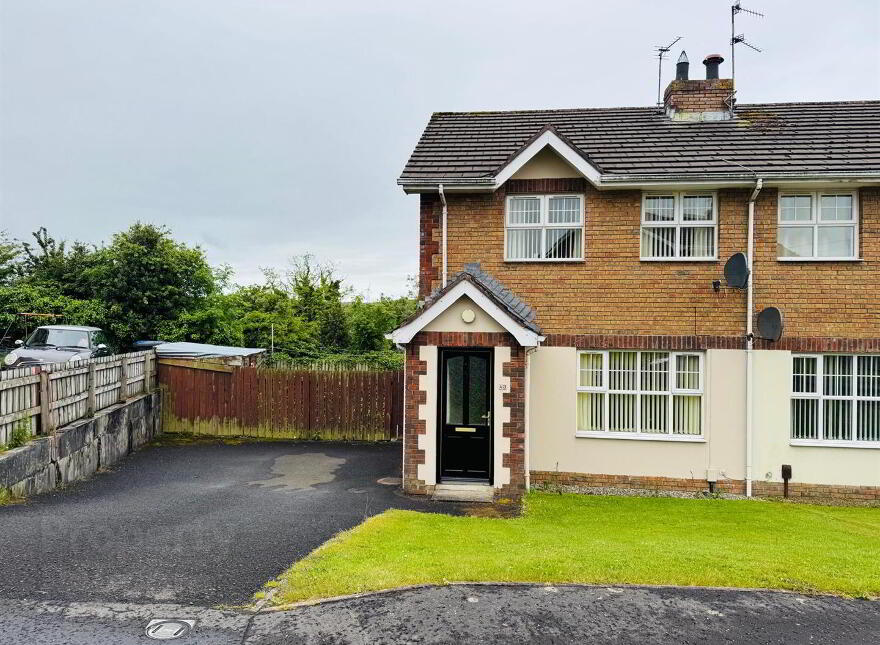 43 Lisneal, L'Derry, BT47 6FD photo