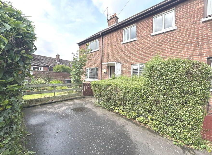35 Creeve Walk, Andersonstown, Belfast, BT11 8GU photo