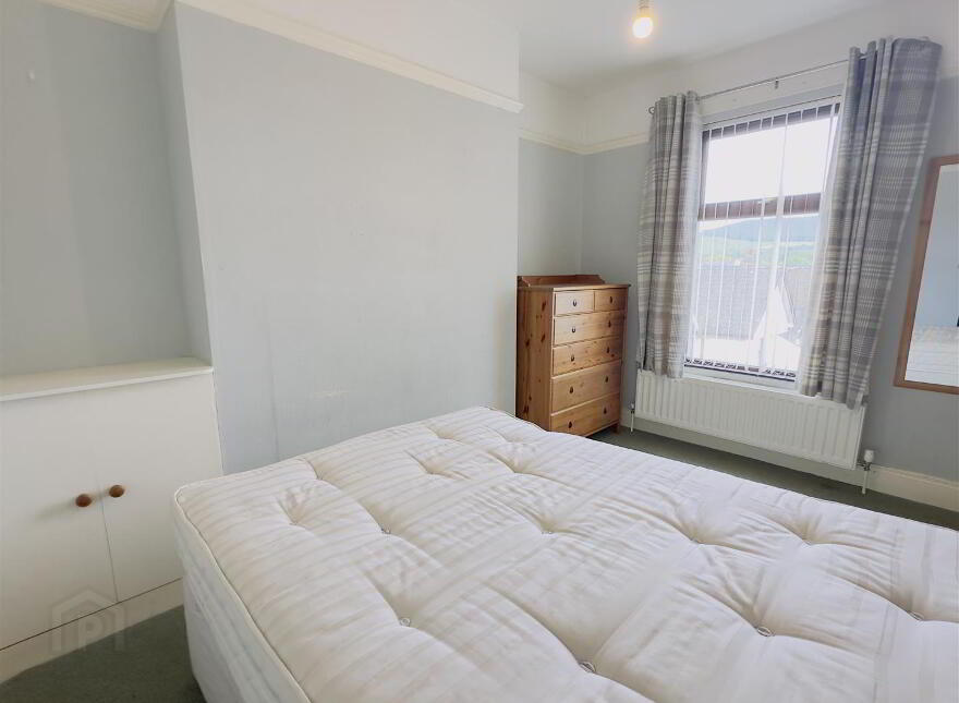 18 Bryansford Gardens, Newcastle, BT33 0EQ