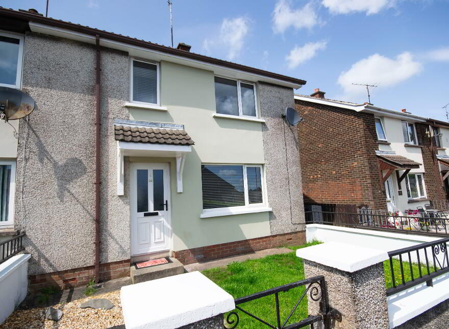 86 Shandon Park, Omagh, BT78 5AZ photo
