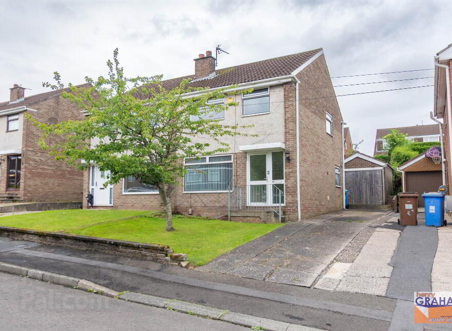 15 Glendun Park, Dunmurry, Belfast, BT17 9AY photo