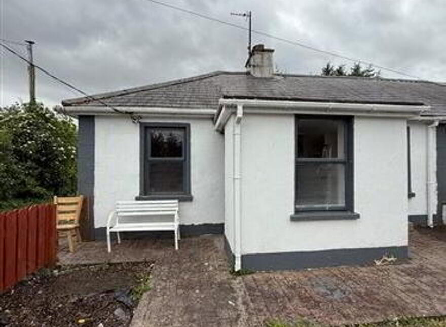 Cloonshanville, Frenchpark, Roscommon, F45W290 photo