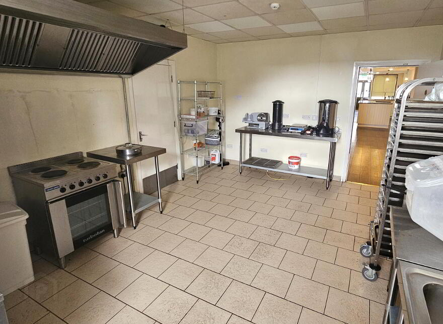 Main Street, Carrick-On-Shannon, N41X310