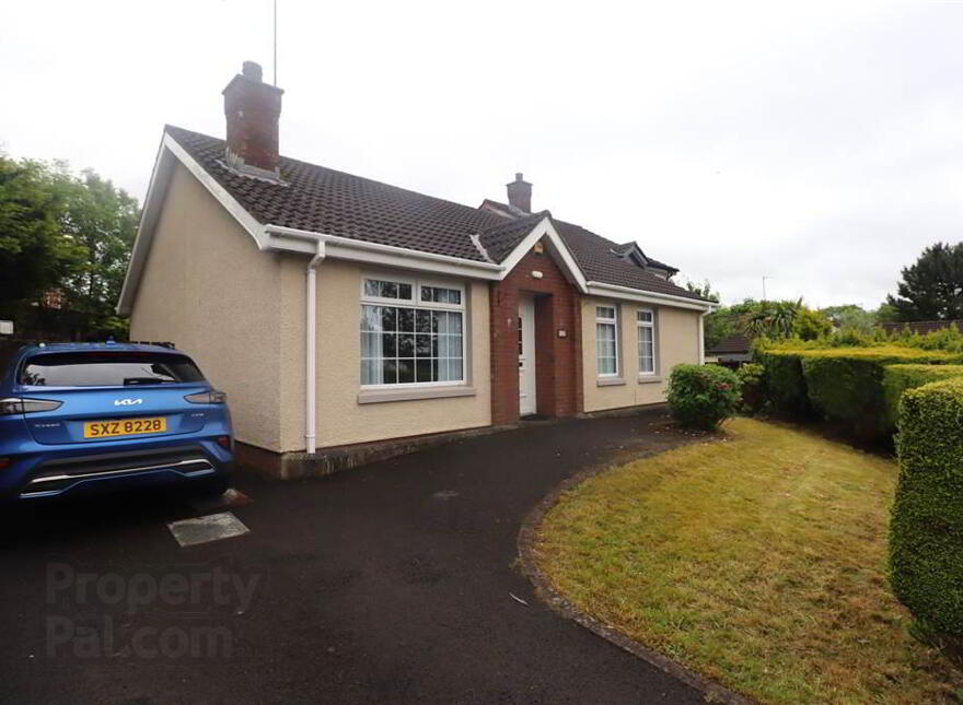 10 Molyneux Walk, Lisburn, BT28 2XW photo