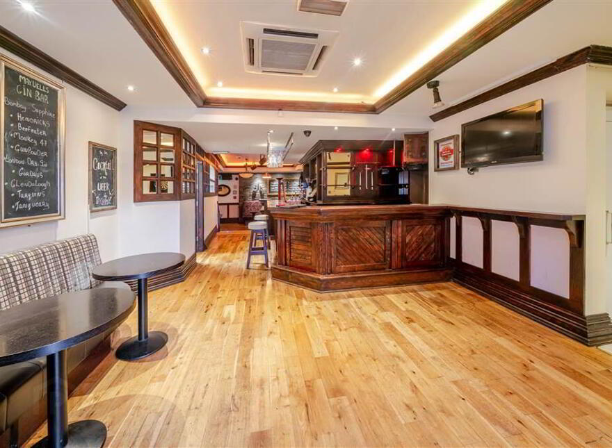 Maxwell's Pub & Restaurant, The Square, Claremorris, Mayo, F12C9D2