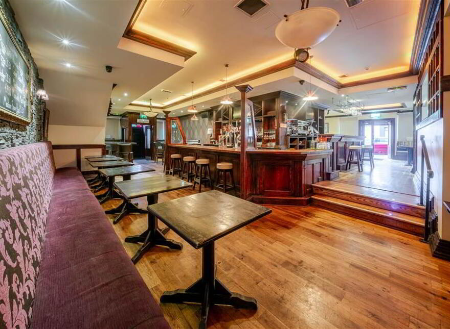 Maxwell's Pub & Restaurant, The Square, Claremorris, Mayo, F12C9D2