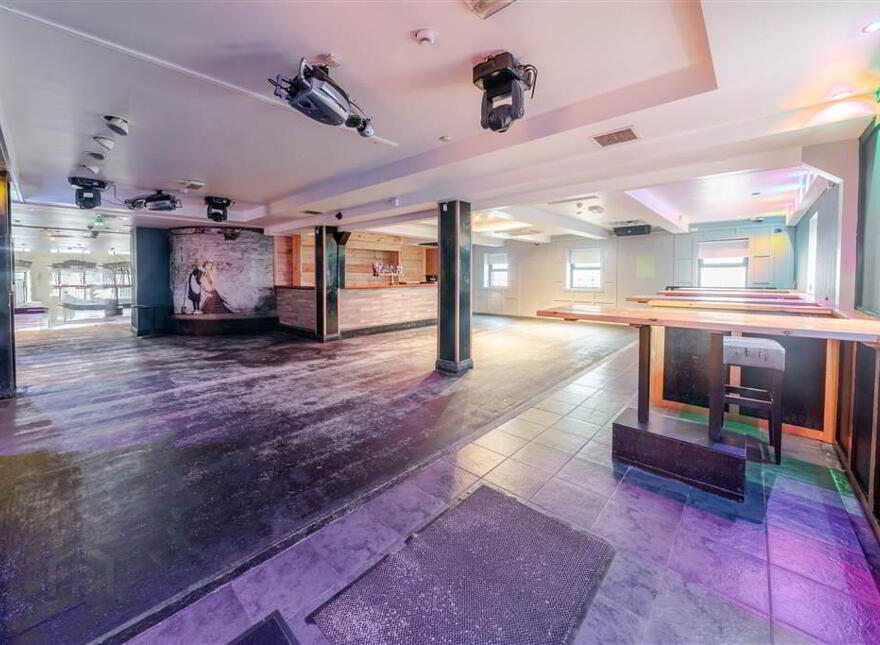 Maxwell's Pub & Restaurant, The Square, Claremorris, Mayo, F12C9D2