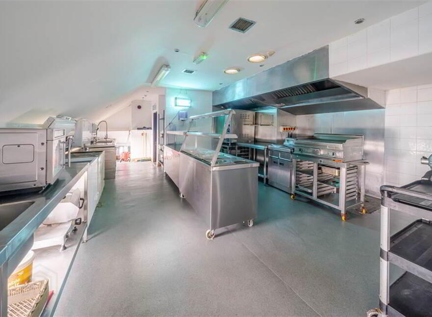 Maxwell's Pub & Restaurant, The Square, Claremorris, Mayo, F12C9D2