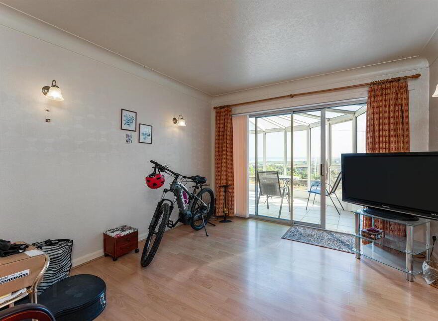 16 Hillcrest Avenue, Newtownards, BT23 7AW