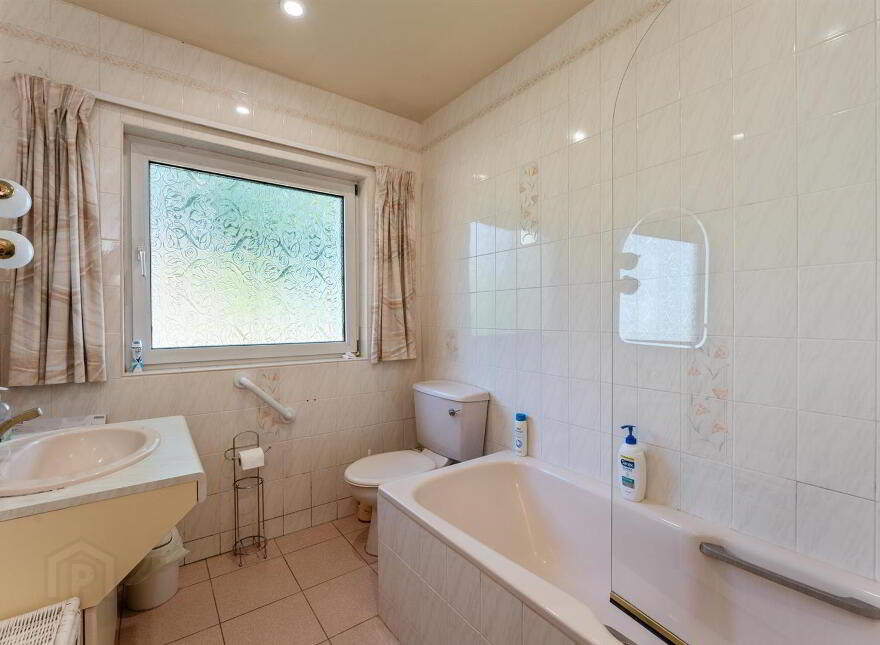 16 Hillcrest Avenue, Newtownards, BT23 7AW
