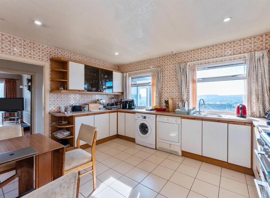 16 Hillcrest Avenue, Newtownards, BT23 7AW