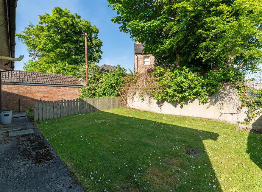 16 Hillcrest Avenue, Newtownards, BT23 7AW