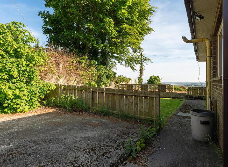 16 Hillcrest Avenue, Newtownards, BT23 7AW