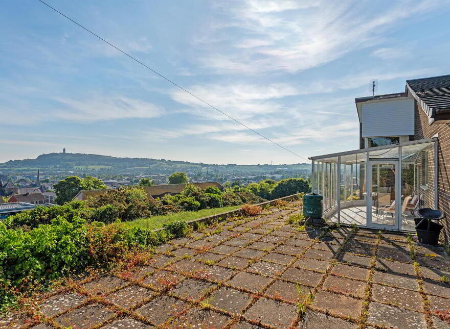 16 Hillcrest Avenue, Newtownards, BT23 7AW
