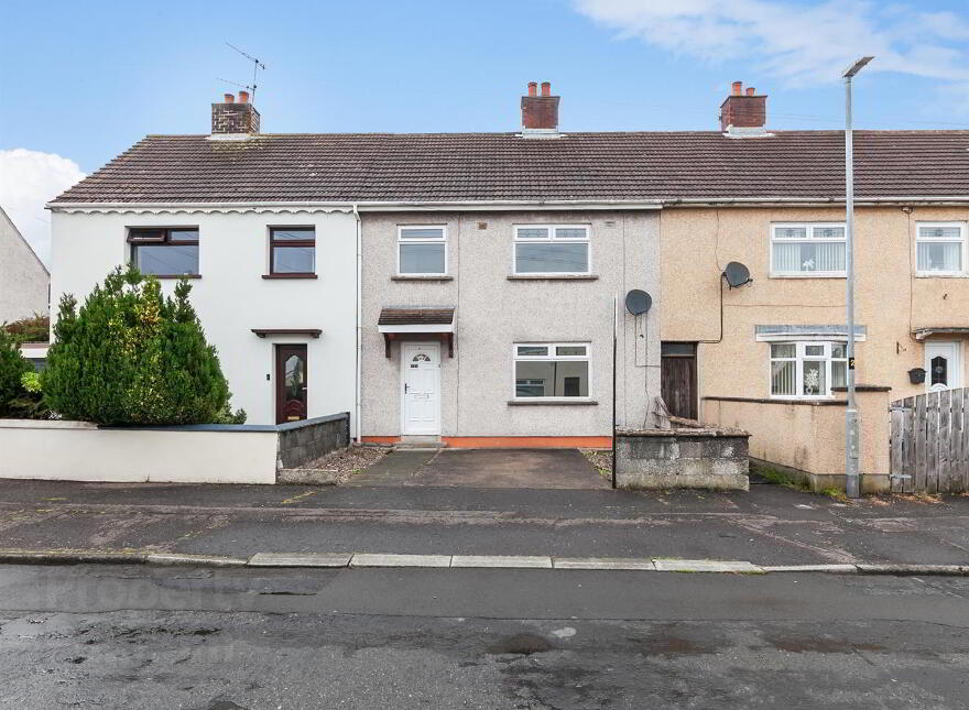 14 Thornfield Court, Carrickfergus, BT38 8LB photo