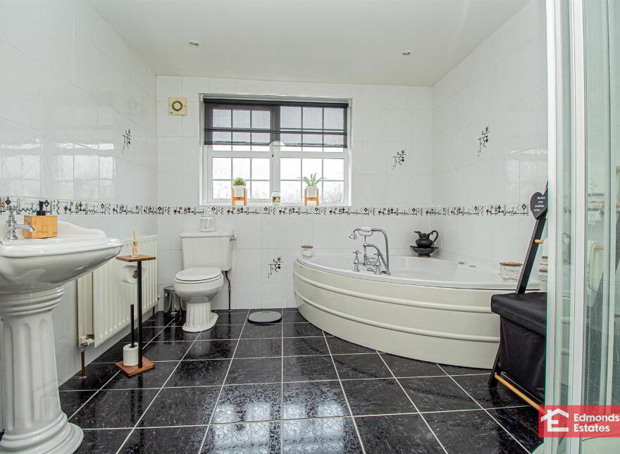 10 Three Trees Manor, Broughshane, Ballymena, BT43 7GY