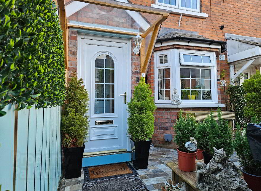 42 Donegall Gardens, Belfast, BT12 6NU photo