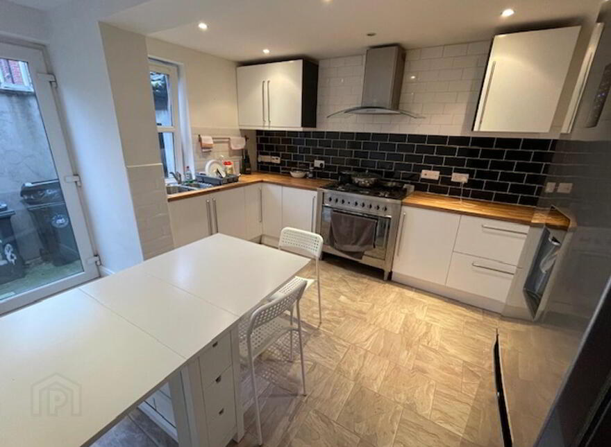 228 Ravenhill Road, Belfast, BT6 8EF