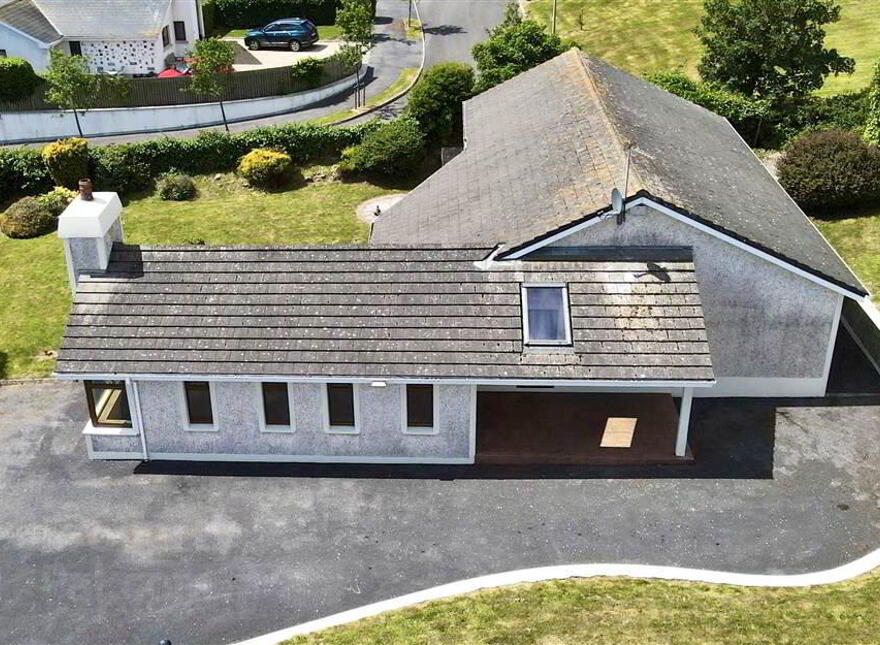 The Lawns, Pine Hill, Dunmore East, X91C9F6 photo