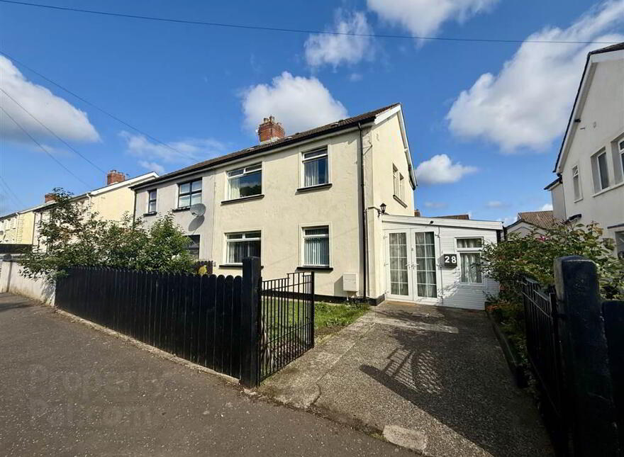 28 Downshire Park Central, Cregagh, Belfast, BT6 9JN photo