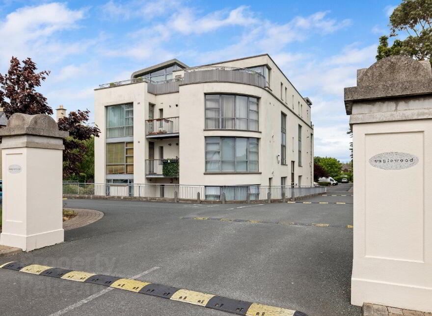 7 Eaglewood, Rochestown Avenue, Dún Laoghaire, Dublin, A96R345 photo