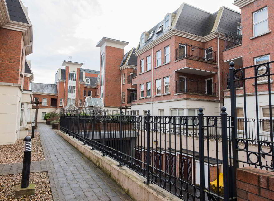 14 Ashley Courtyard, Belfast, BT9 7JS photo