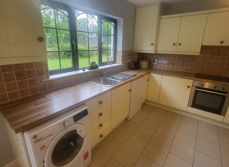 21 Crofton Court. Lough Rynn, Mohill, N41R223