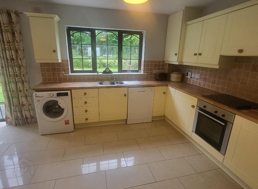 21 Crofton Court. Lough Rynn, Mohill, N41R223