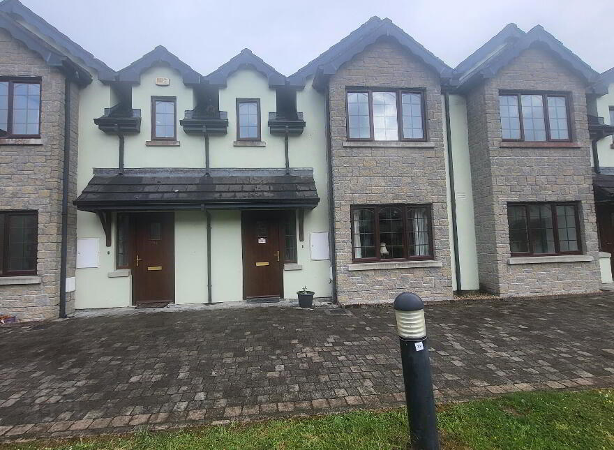 21 Crofton Court. Lough Rynn, Mohill, N41R223