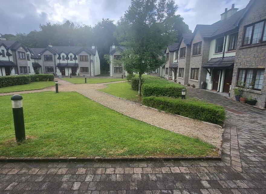 21 Crofton Court. Lough Rynn, Mohill, N41R223