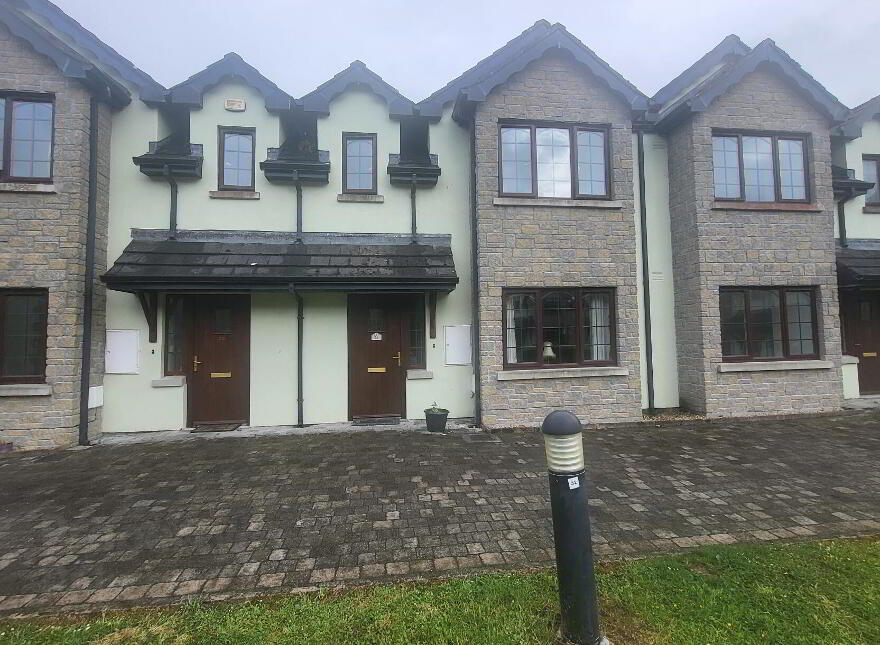21 Crofton Court. Lough Rynn, Mohill, N41R223 photo
