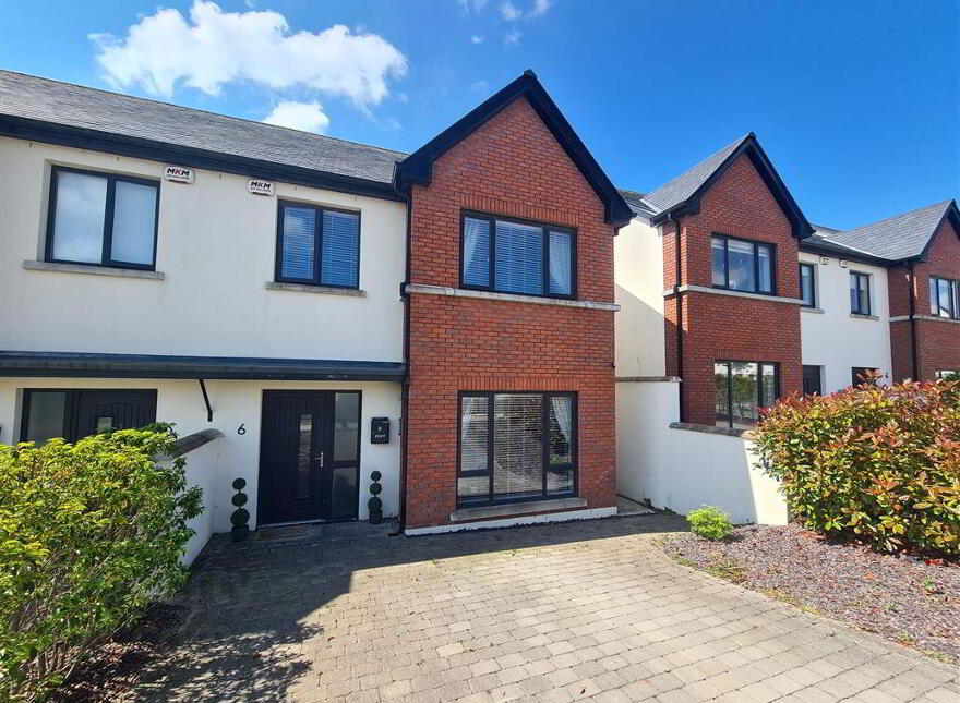 6 Maple Hill, Castle Heights, Carrigaline photo