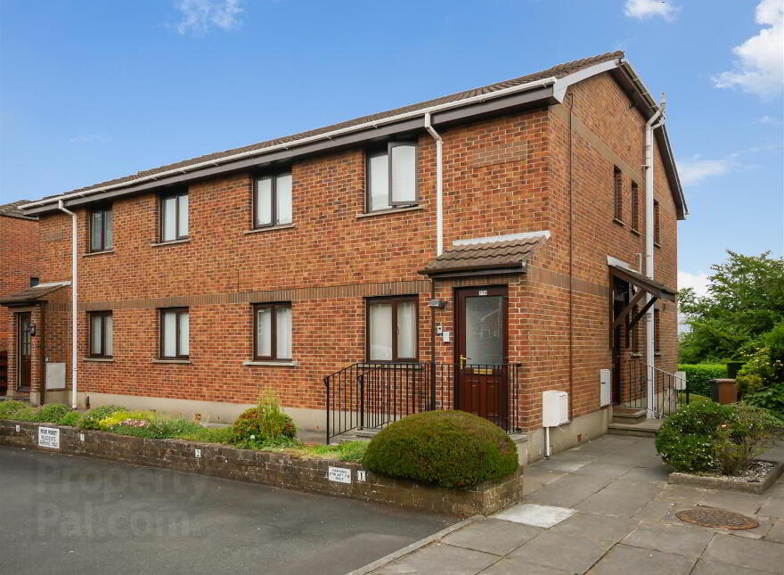 Apt, 11a Glencregagh Court, Glencregagh Road, Belfast, BT6 0PA photo