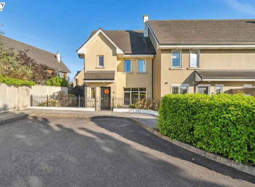 213 Maple Woods, Ballinacurra, Midleton photo