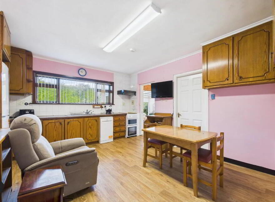 Caragh, Brittas Road, Thurles, E41Y286