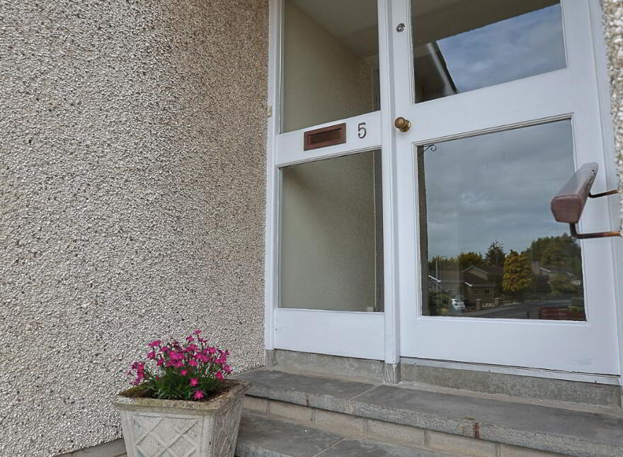 5 Castle Parade, Richhill, Armagh, BT61 9QQ