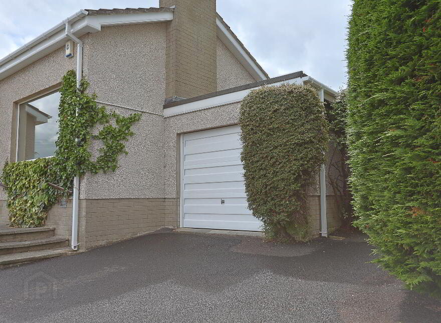 5 Castle Parade, Richhill, Armagh, BT61 9QQ