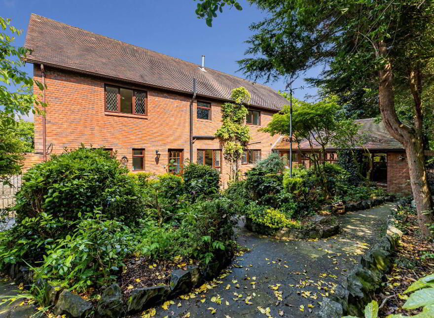The Lodge, 1 Sandringham Court, Hillsborough, BT26 6RB