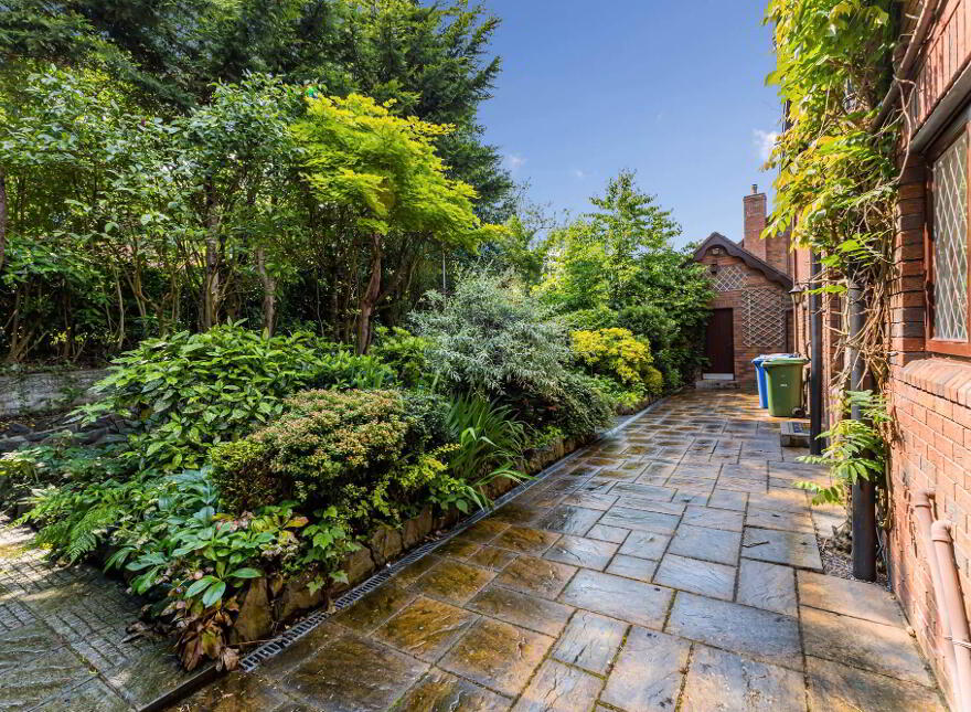 The Lodge, 1 Sandringham Court, Hillsborough, BT26 6RB